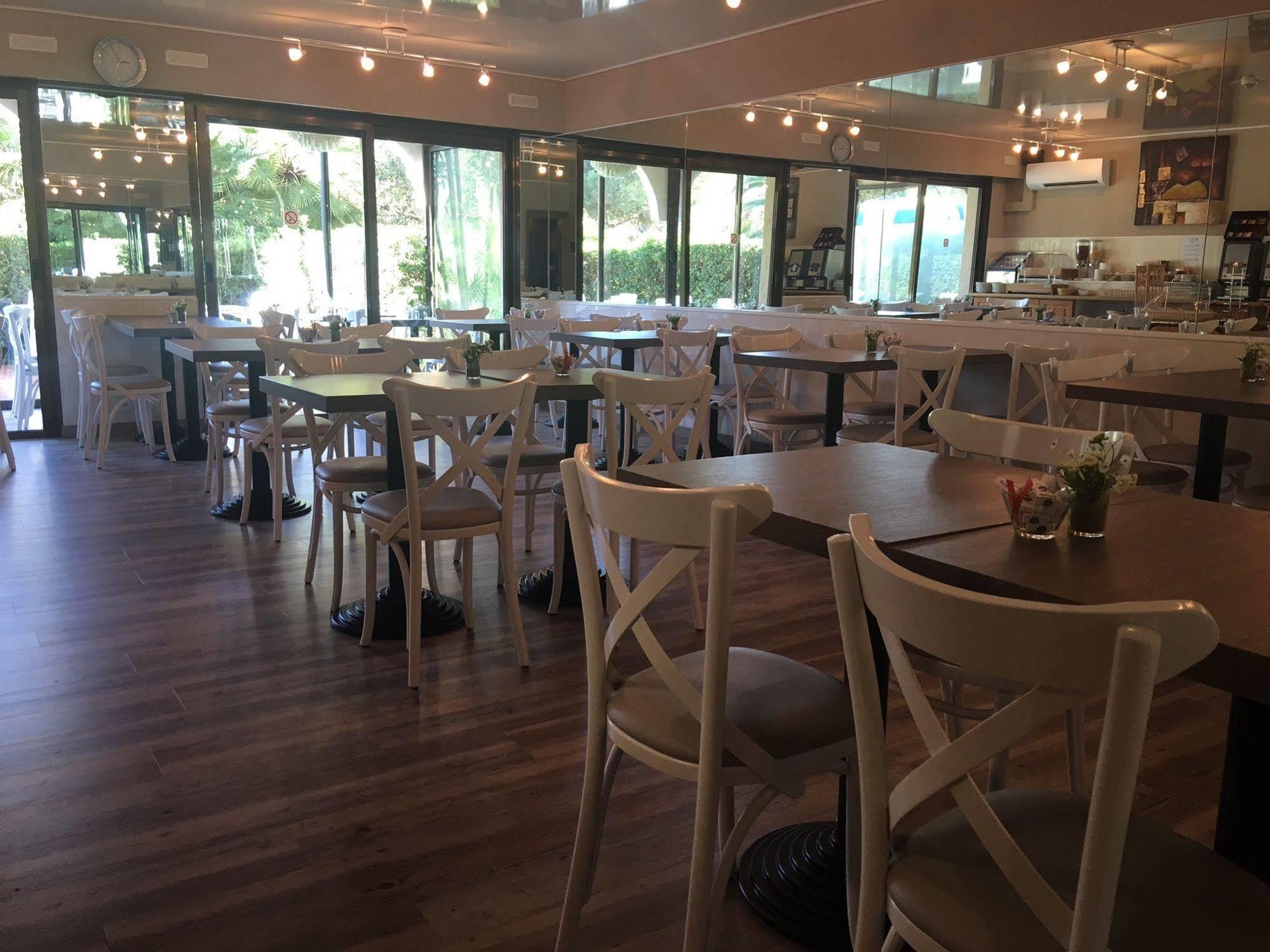 Hotel Bahia Villeneuve-Loubet Eksteriør billede